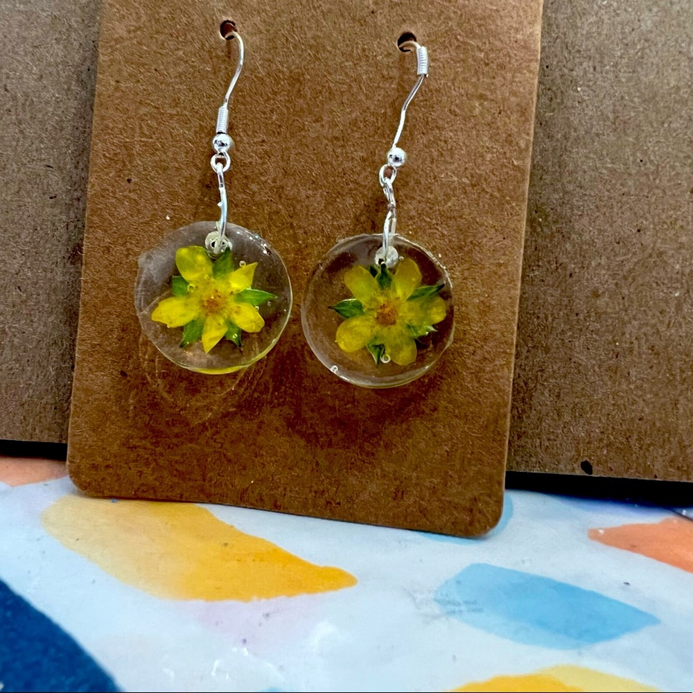Flower earrings for pierced ears